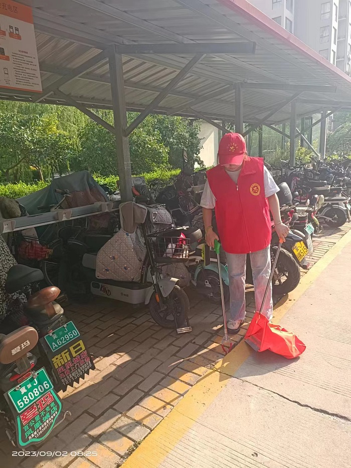 9月2日九游体育在凤凰城A区开展志愿服务活动 (1).jpg